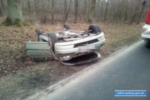 KIEROWCO! NOGA Z GAZU! POLICJANCI APELUJĄ O OSTROŻNĄ JAZDĘ.