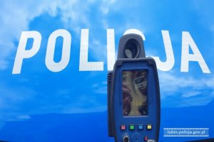 Policyjny radar i napis Policja