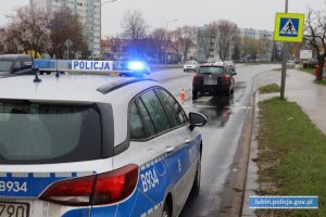 Potrącenie na przejściu dla pieszych. Policjanci apelują o ostrożność.