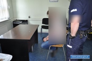 Policjanci zatrzymali włamywacza, który okradł dwie przyczepy kempingowe