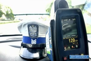 Przed nami długi weekend - policjanci apelują o przestrzeganie przepisów i rozsądek na drodze