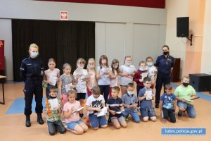 POLICJANCI Z WIZYTĄ W SZKOLE PODSTAWOWEJ W CHOBIENI.