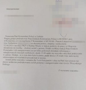 Dzięki wielkiemu zaangażowaniu policjantów ale także internautów, udało się ustalić sprawcę kradzieży damskiej torebki.