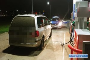 Jednej nocy ukradli kilkaset litrów paliwa. Zostali zatrzymani na gorącym uczynku przez policjantów ruchu drogowego